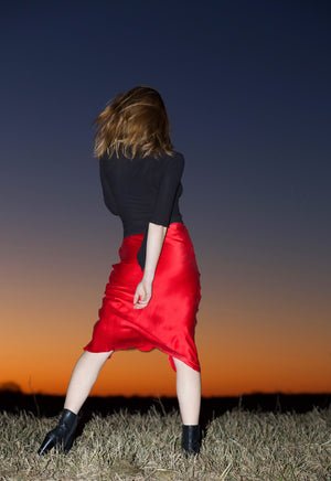 
                  
                    Vibrant red midi skirt made from natural mulberry silk. Pairs perfectly with a white tee or your favorite linen blouse.
                  
                